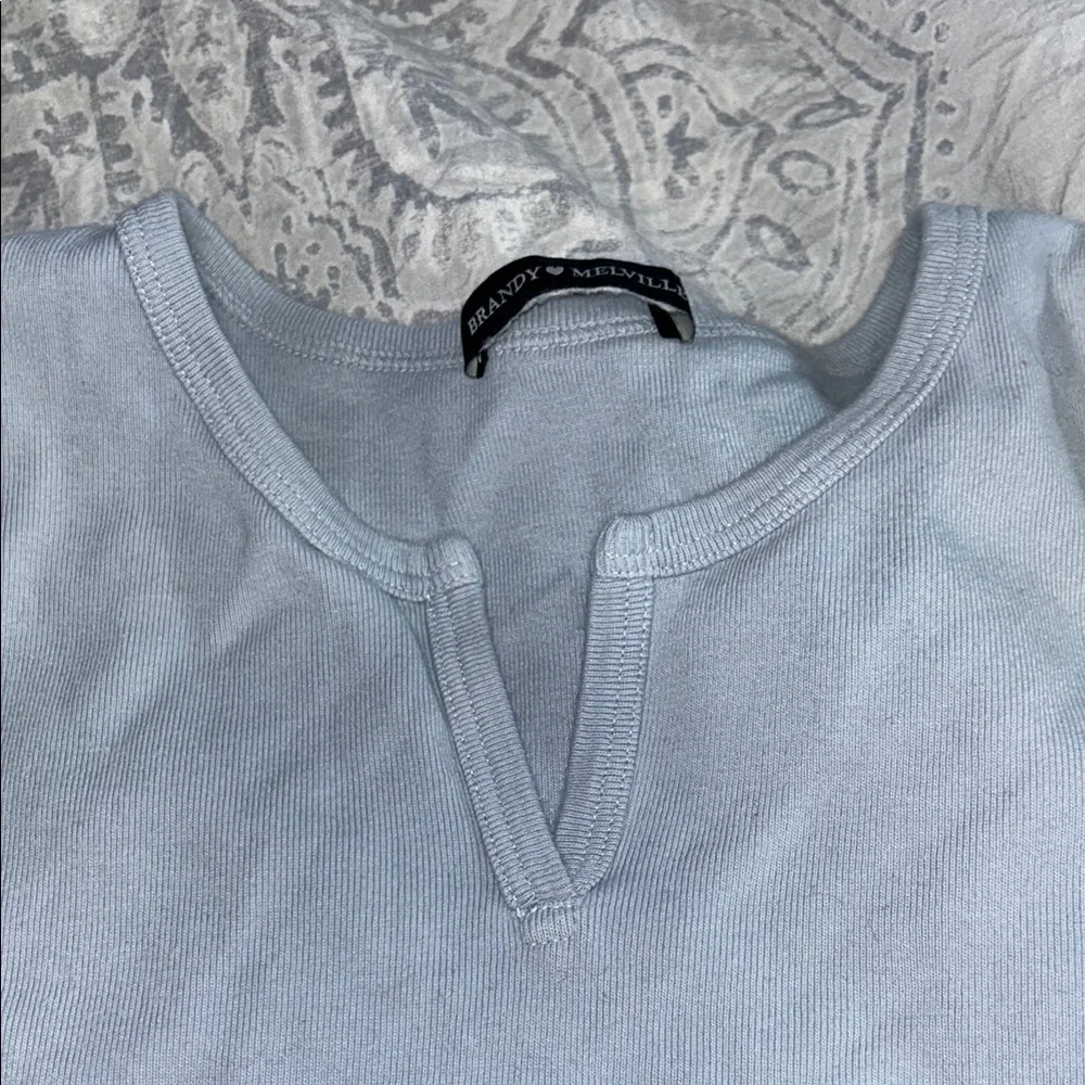 🩷brandy melville baby blue ashlyn tee - Picture 4 of 6